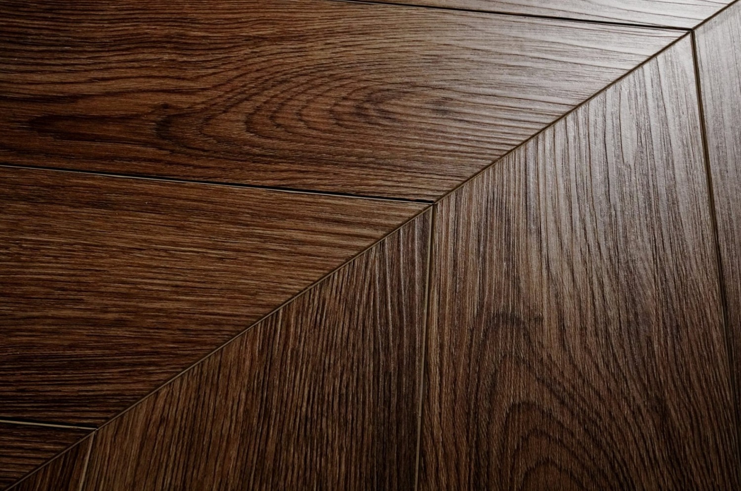 Клеевой виниловый пол Damy Floor Chevron LVT Шайо 600x127x2.5 мм, упаковка 3,048 м Клеевой виниловый пол Damy Floor Chevron LVT Шайо 600x127x2.5 мм, упаковка 3,048 м